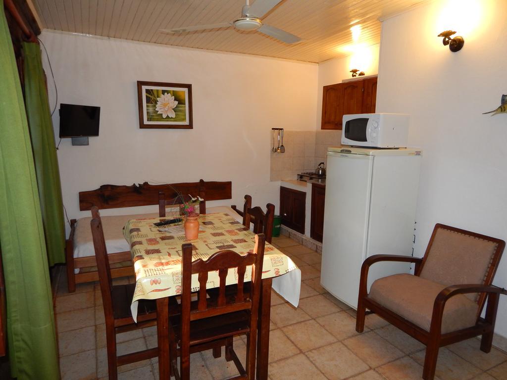 Troncos Lodge *